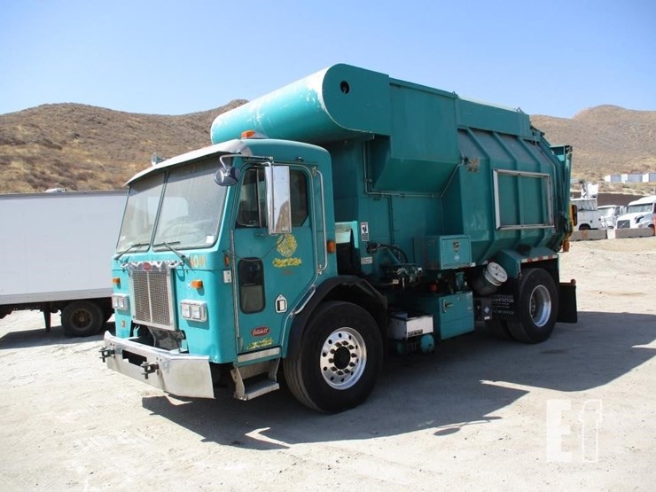 2009-peterbilt-320-image-2