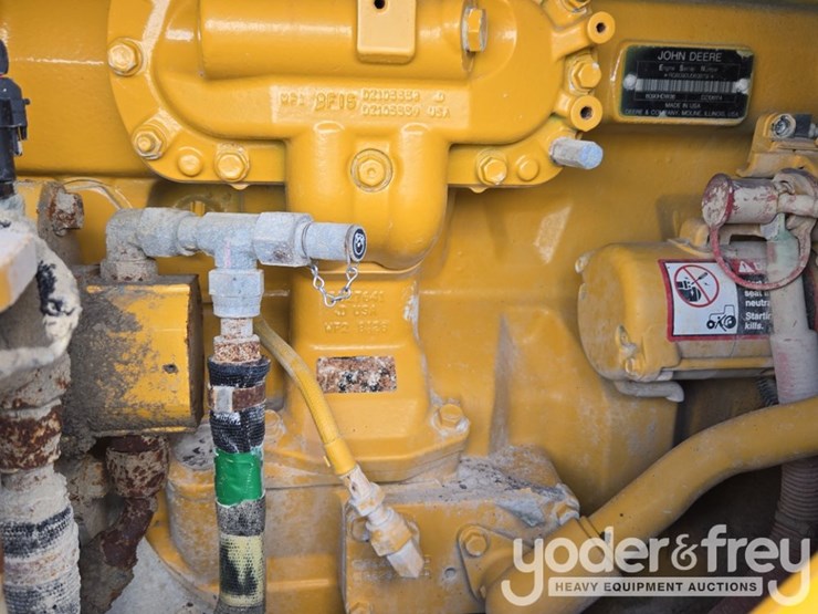 2019-deere-744k-image-54