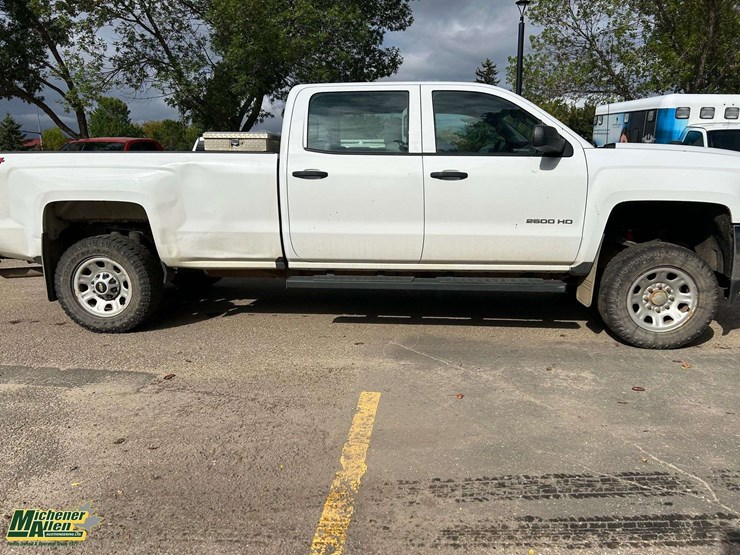 2018-chevrolet-silverado-2500hd-image-6