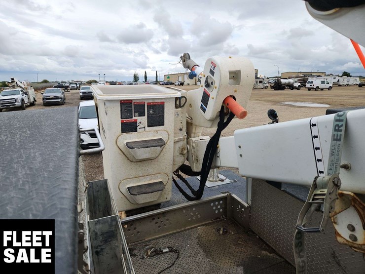 2021-ford-f550-image-42