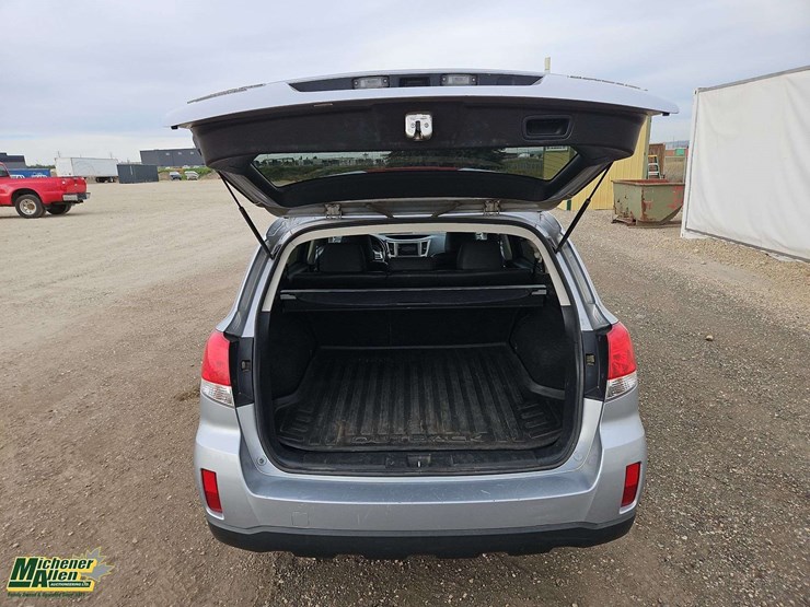 2012-subaru-outback-image-16