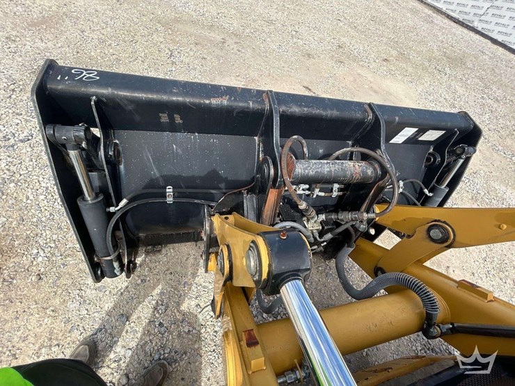 2017-caterpillar-420f2-it-image-14