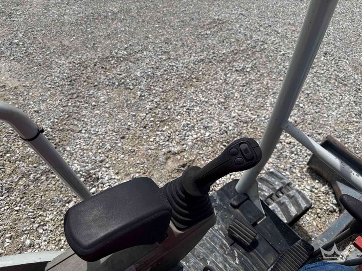 2019-takeuchi-tb235-2-image-22