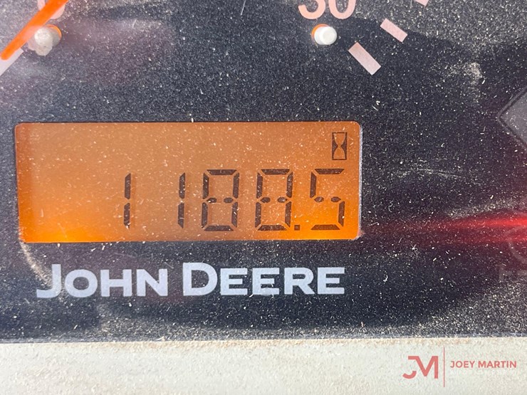 john-deere-3320-image-23
