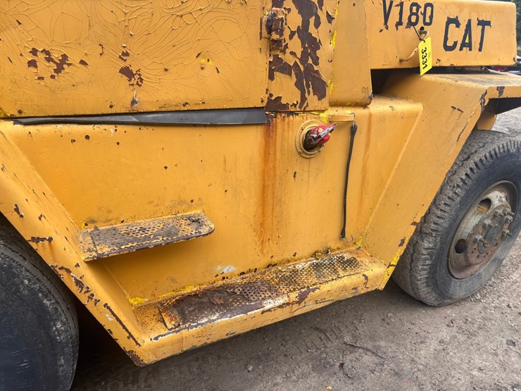 caterpillar-v180-image-25