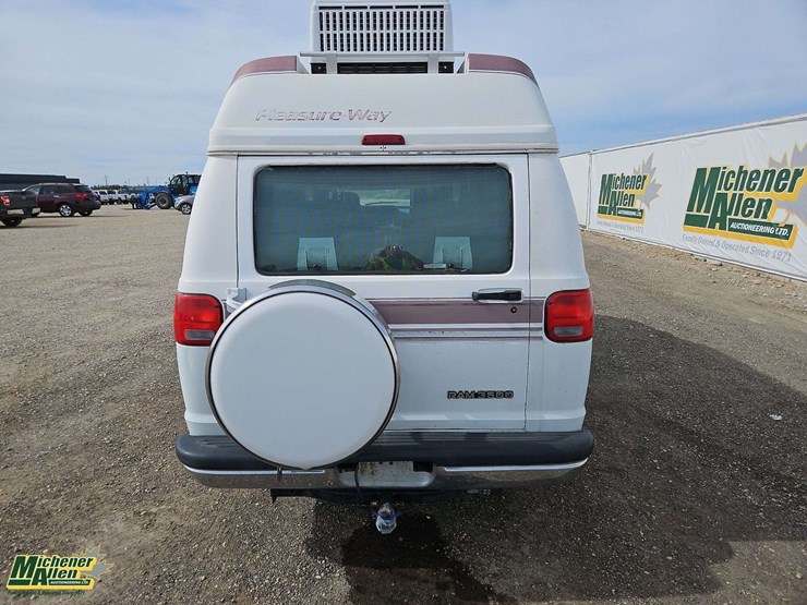 1995-dodge-ram-van-image-8