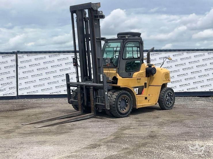 2014-caterpillar-dp100nt-21,600lb.-straight-mast-diesel-forklift-image-1