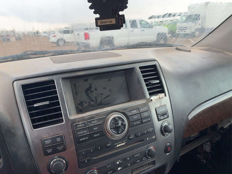 2011-nissan-armada-image-28