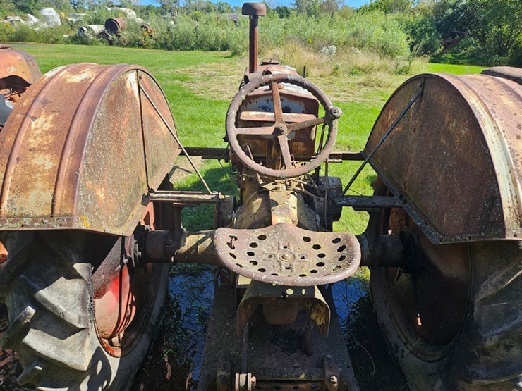 #2526-•-1935-case-cc-tractor-image-17