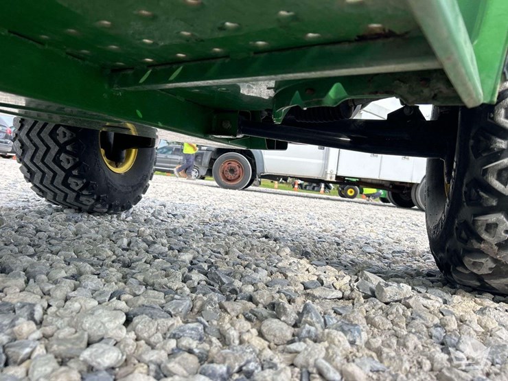 2017-john-deere-gator-image-9