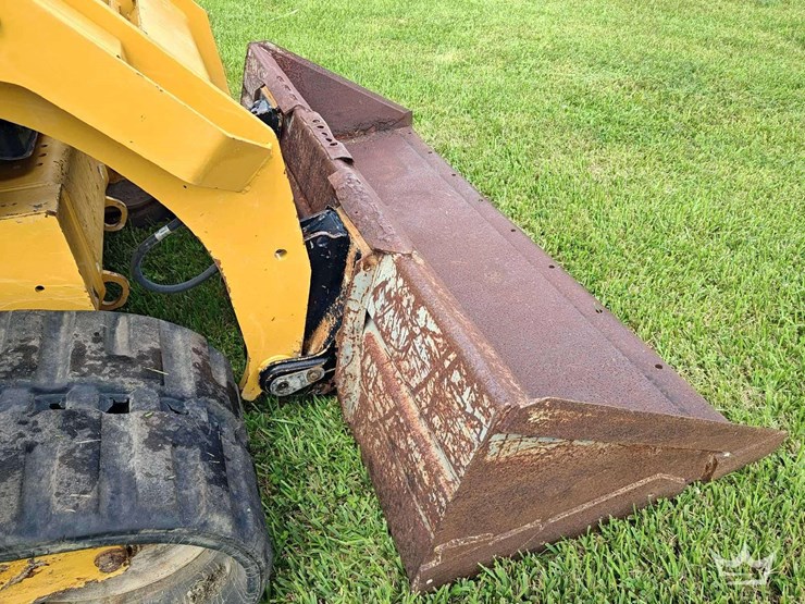2023-caterpillar-289d3-image-11