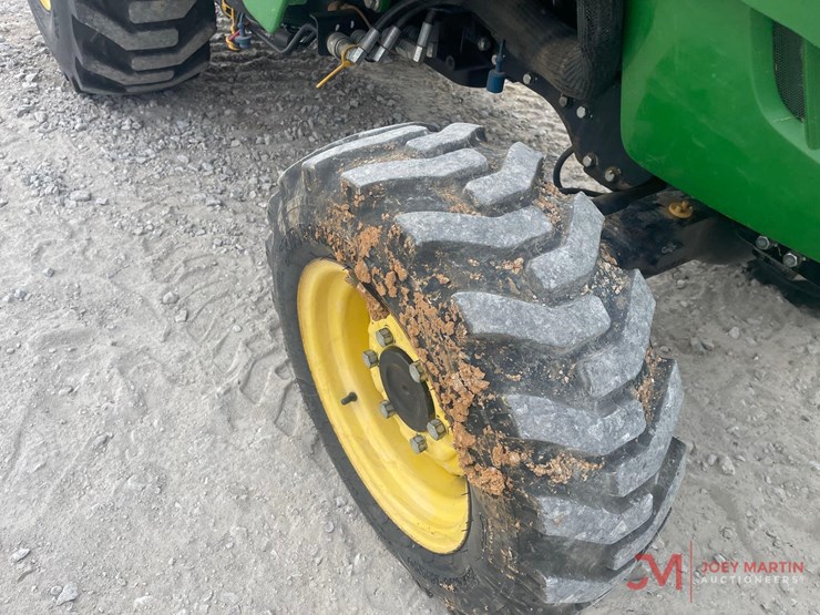 john-deere-3320-image-9
