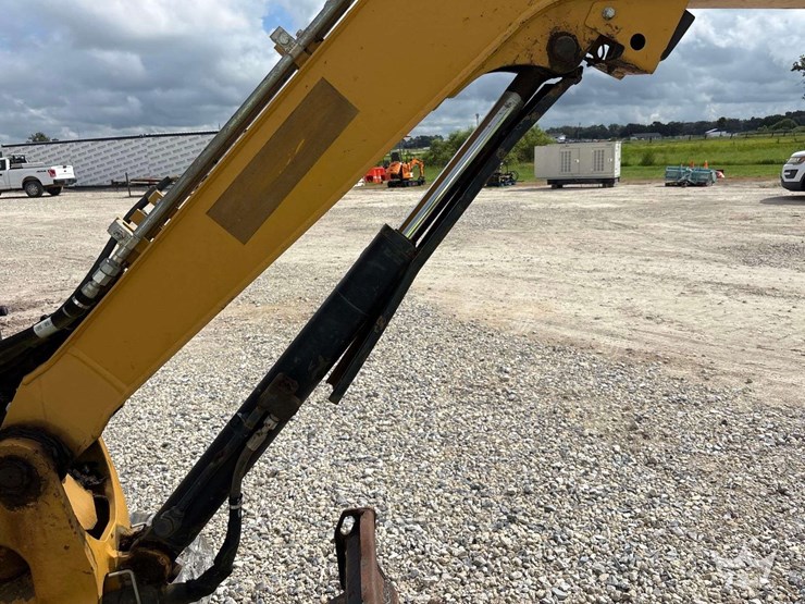 2018-caterpillar-303e-mini-excavator-image-10