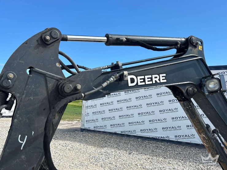 2015-deere-26g-image-16