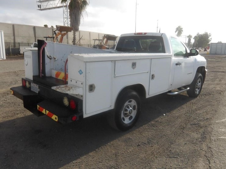 2013-chevrolet-2500-image-4