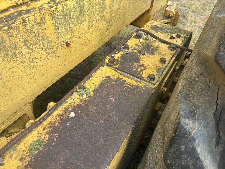 caterpillar-12-image-41