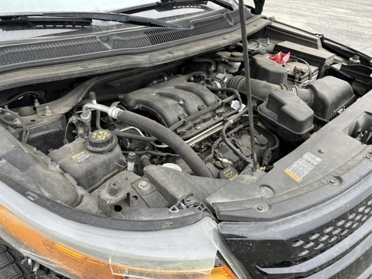 2014-ford-explorer-image-35