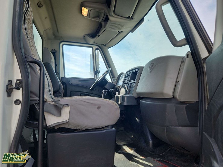 2014-international-durastar-4300-image-25