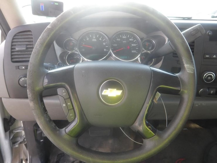 2013-chevrolet-2500-image-15