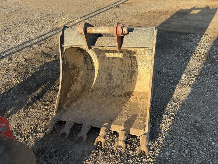 caterpillar-30-image-2