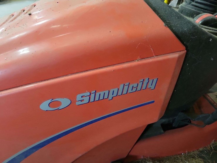 simplicity-conquest-16-hp-riding-lawn-tractor-image-4