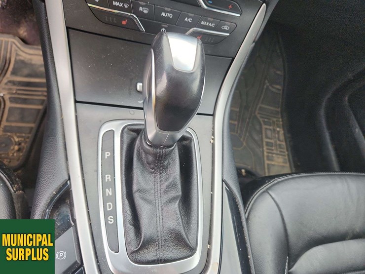 2016-ford-edge-sel-image-22