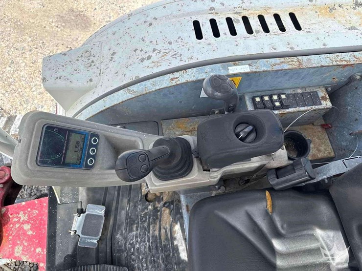 2019-takeuchi-tb235-2-image-21