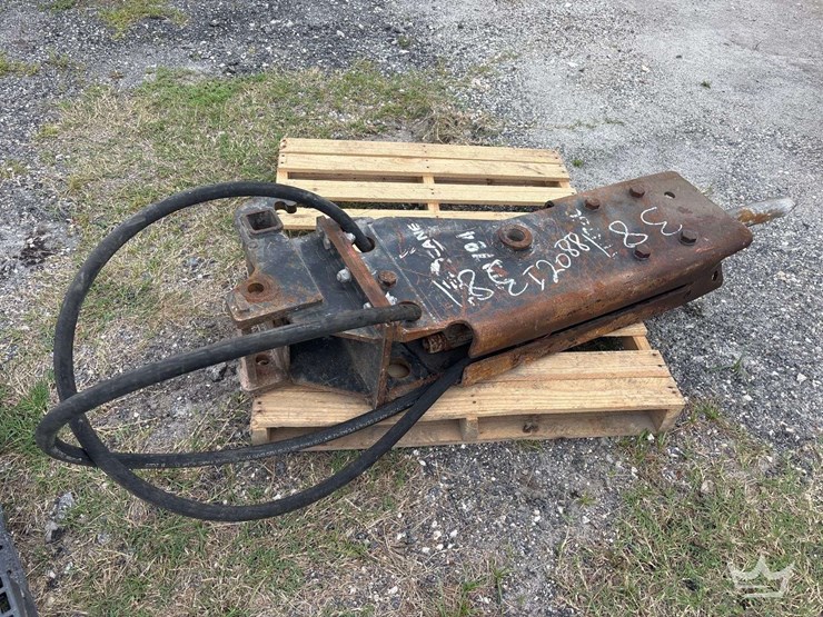 hydraulic-breaker-excavator-attachment-image-1