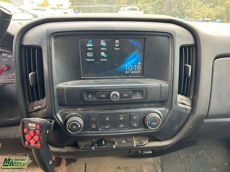 2018-chevrolet-silverado-2500hd-image-15