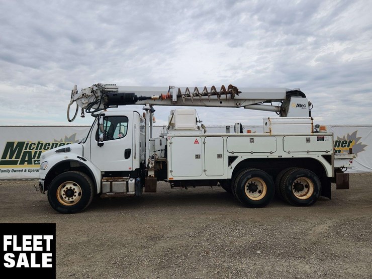 2014-freightliner-m2-106-image-5