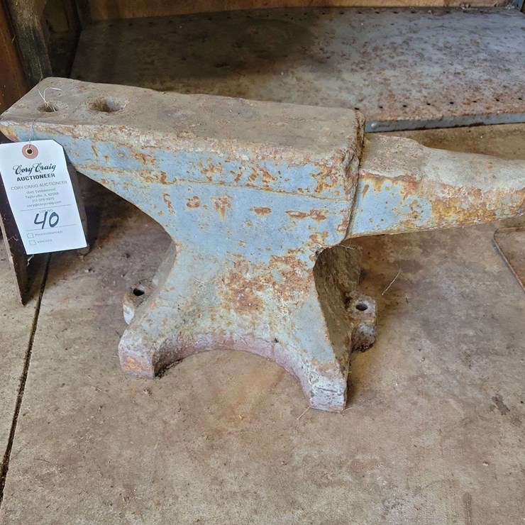 Heavy Metal Blacksmith Anvil with Integrated Stand Base