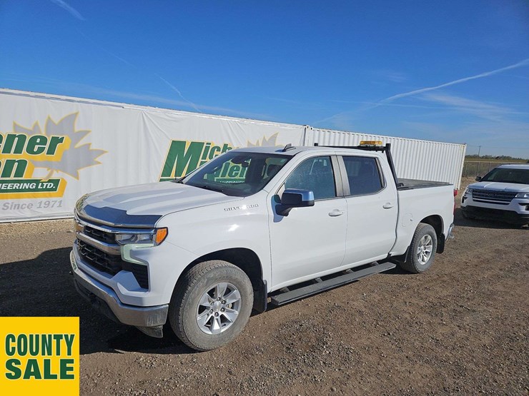 2022-chevrolet-silverado-1500-image-1