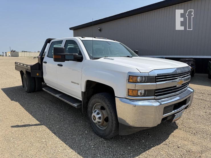 2015-chevrolet-3500hd-image-2
