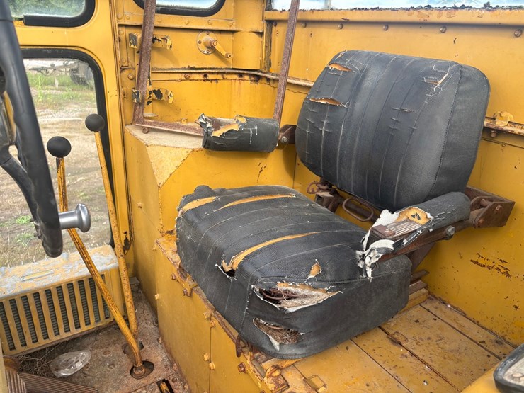 caterpillar-12-image-11