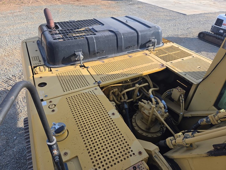 caterpillar-330b-image-23