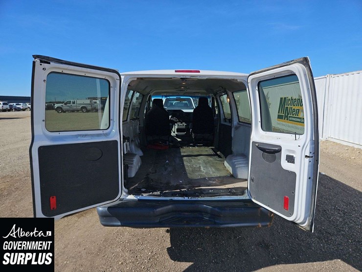 2014-ford-cargo-image-14