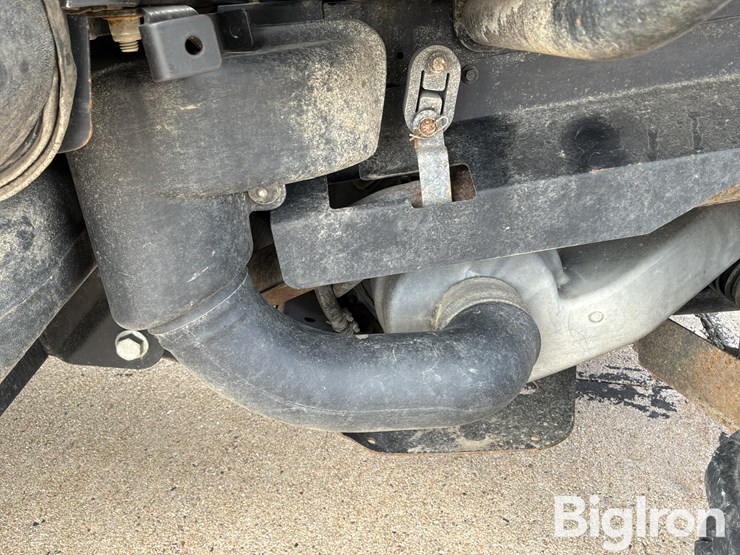 2016-john-deere-gator-image-11