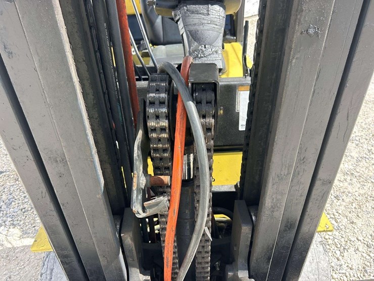 yale-glc080-7,500lb-propane-forklift-image-16
