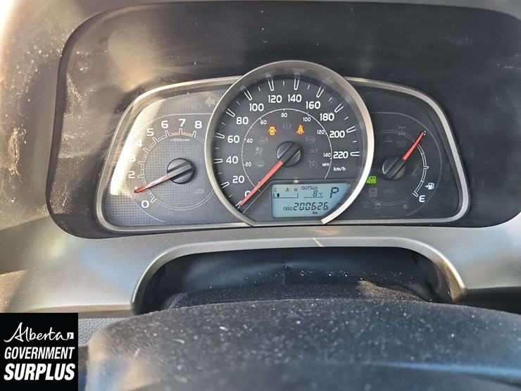2015-toyota-rav4-le-image-19