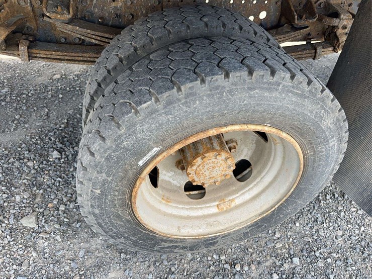 2015-hino-195-image-10