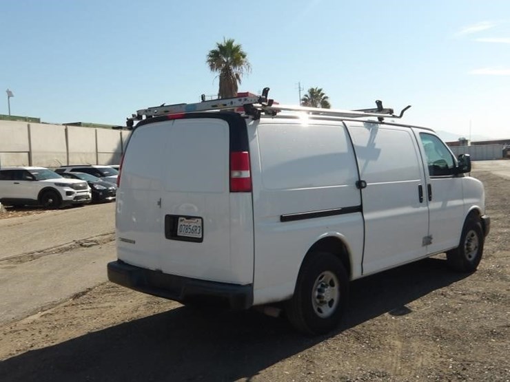 2019-utility-van-image-3