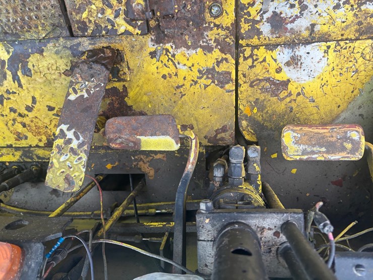 caterpillar-v180-image-51