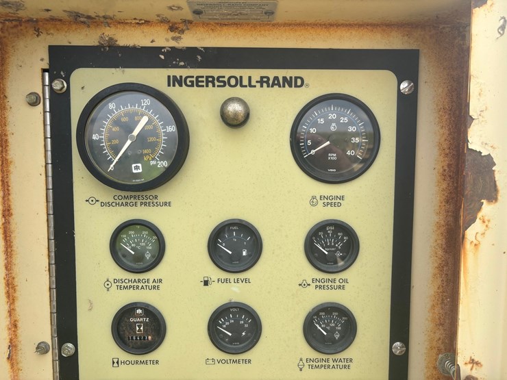 #3338-•-ingersoll-rand-ir900-towable-air-compressor-image-60