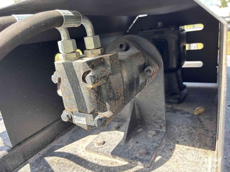 70in-hydraulic-brush-cutter-skid-steer-attachment-image-6