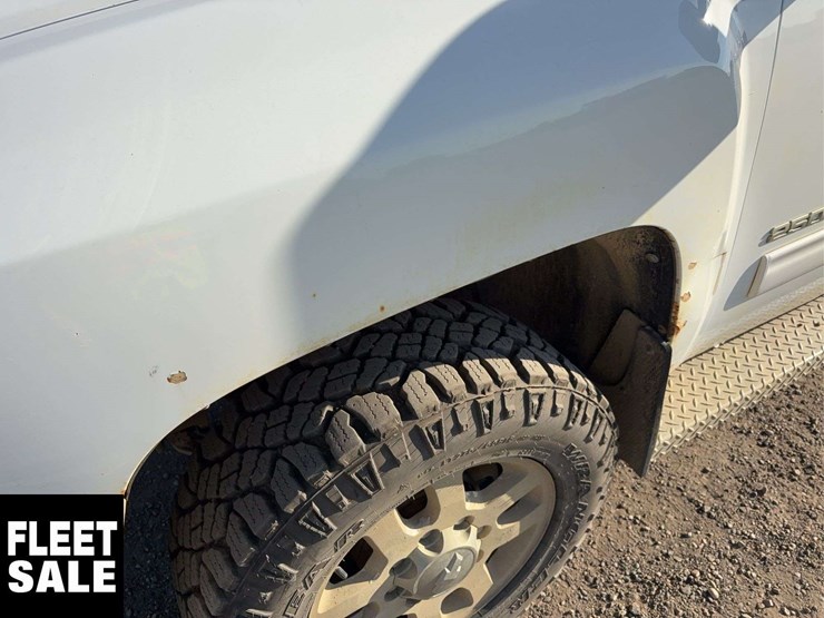 2011-chevrolet-silverado-2500hd-image-36