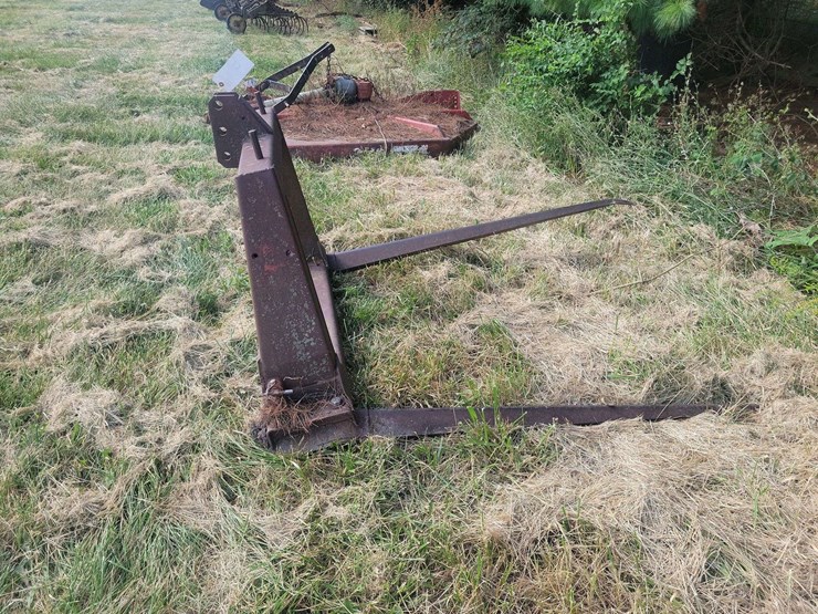 sperry-new-holland-model-380-bale-handler-fork-attachment-image-1