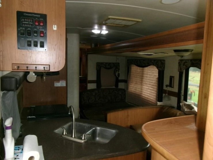 2013-sunset-trail-camper-image-15