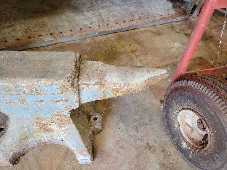 heavy-metal-blacksmith-anvil-with-integrated-stand-base-image-2