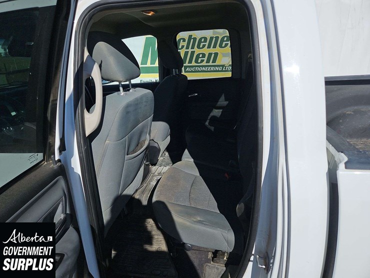 2014-dodge-1500-image-14