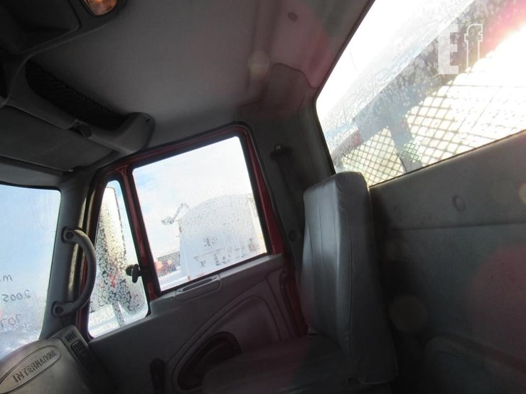 2005-international-durastar-4300-image-7